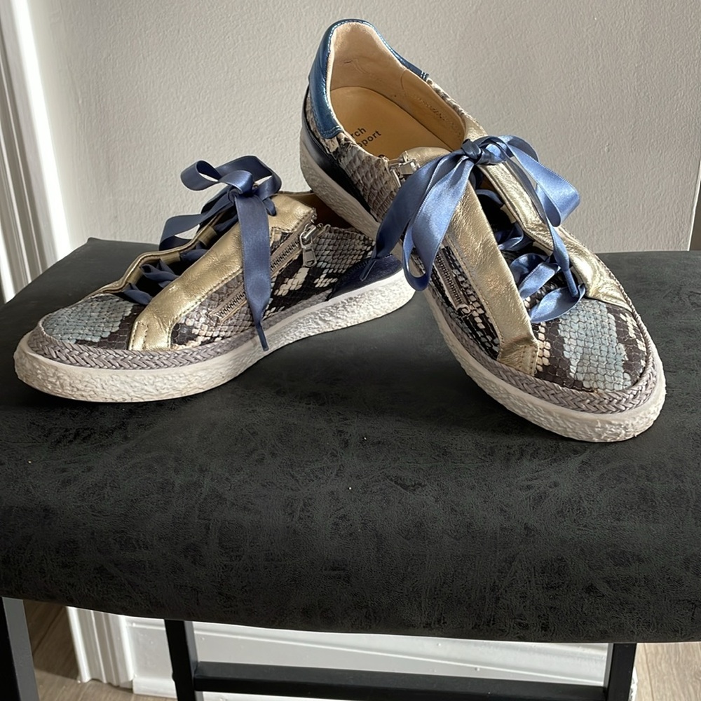 Softwaves Blue Python Print Sneaker - Picture 11 of 12